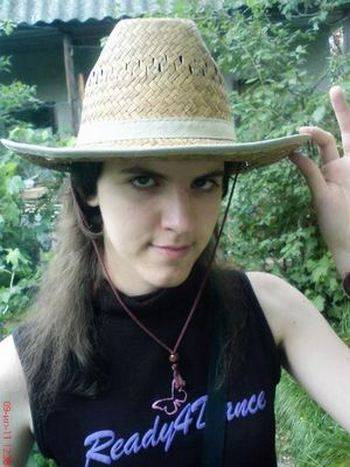 Итак, - Оля (фамилию история