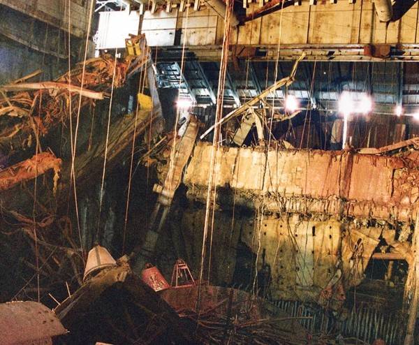 Взрыв на четвертом блоке Взрыв на четвертом блоке