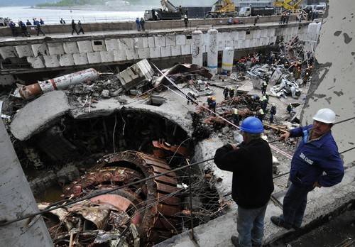 Взрыв на четвертом блоке Взрыв на четвертом блоке