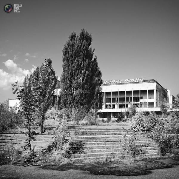 Фото Чернобыля,зоны отчуждения Припяти до и после.