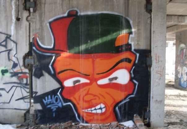 Недостроенная котельная, угольная база и дом.