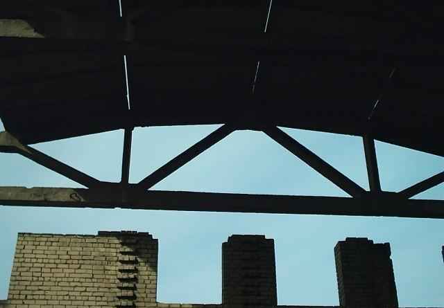 Недостроенная котельная, угольная база и дом.