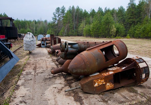 Списанная авиатехника на аэродроме, город Киржач, Владимировская область. Списанная авиатехника на аэродроме, город Киржач, Владимировская область.