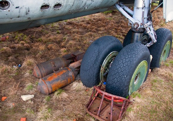 Списанная авиатехника на аэродроме, город Киржач, Владимировская область. Списанная авиатехника на аэродроме, город Киржач, Владимировская область.