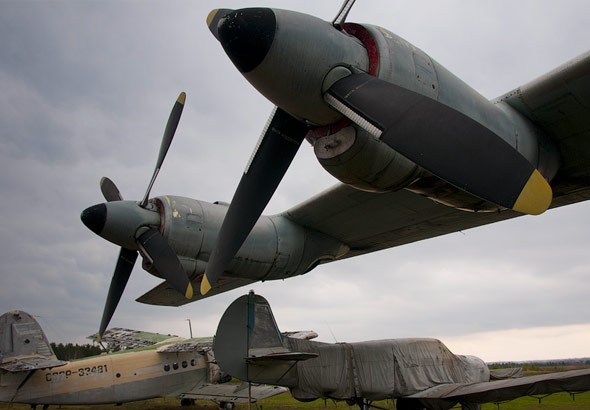 Списанная авиатехника на аэродроме, город Киржач, Владимировская область. Списанная авиатехника на аэродроме, город Киржач, Владимировская область.