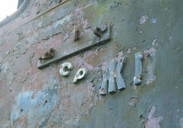 Заброшенный железнодорожный вокзал и депо в городе Сухуми, Абхазия.