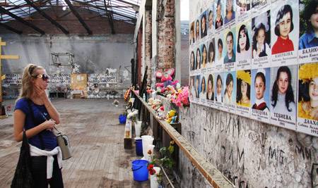 3 сентября вводится ежегодный День траура в память о жертвах Беслана