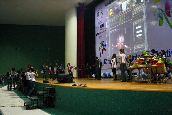 Фестиваль, подарки, кровосос и водка...