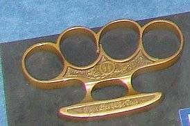 Ножи-кастеты.